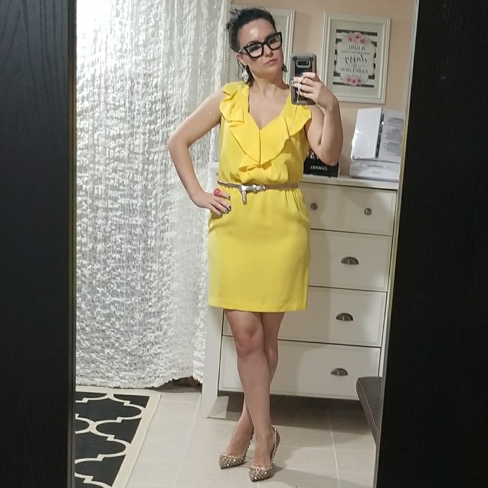 Beautiful yellow dress 👗 - Picture 7 of 8